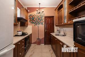 Коттедж 240м², 2-этажный, участок 7 сот.