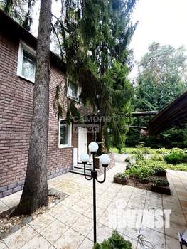 Дом 240м², 3-этажный, участок 10 сот.