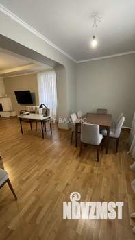 Дом 290м², 3-этажный, на длительный срок, 