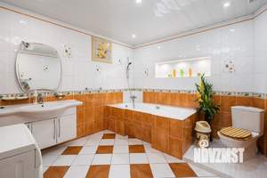Коттедж 240м², 2-этажный, участок 7 сот.  