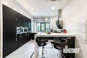 Коттедж 450м², 3-этажный, участок 26 сот.  