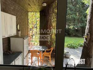 Дом 240м&sup2;, 3-этажный, участок 10 сот.  