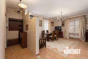 Коттедж 240м², 2-этажный, участок 7 сот.  