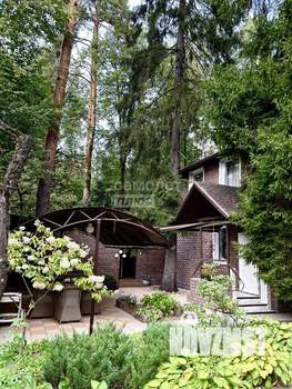 Дом 240м&sup2;, 3-этажный, участок 10 сот.  