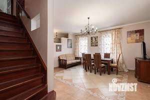 Коттедж 240м², 2-этажный, участок 7 сот.  