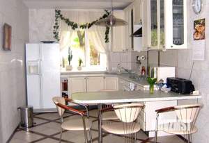 Дом 240м², 3-этажный, участок 10 сот.  