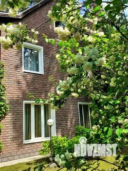 Дом 240м², 3-этажный, участок 10 сот.  