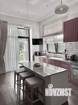 Дом 400м², 3-этажный, участок 18 сот.  