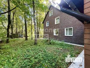 Дом 240м&sup2;, 3-этажный, участок 10 сот.  