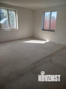 Дом 180м&sup2;, 3-этажный, участок 2 сот.  