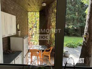 Дом 240м&sup2;, 3-этажный, участок 10 сот.  