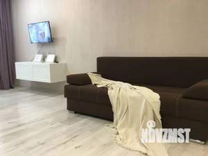 Студия квартира, посуточно, 35м2, 1/9 этаж